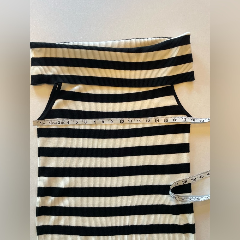 Black and White Striped Knit ribbed off shoulder Tank size L - Picture 2 of 5